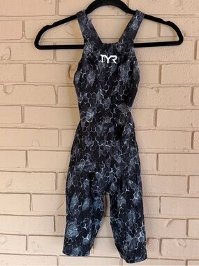 TYR Avictor 2.0 Open Back Tech Suit Competitive Swimsuit Size 27 Black White